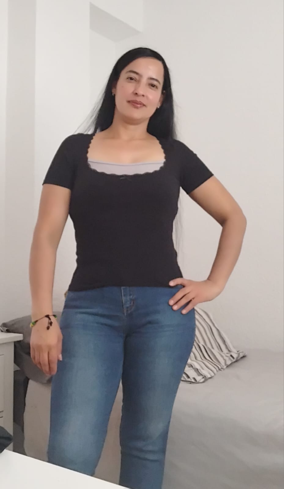 Ángela — Masajista Colombiana | Servicio a Domicilio en Madrid 24h